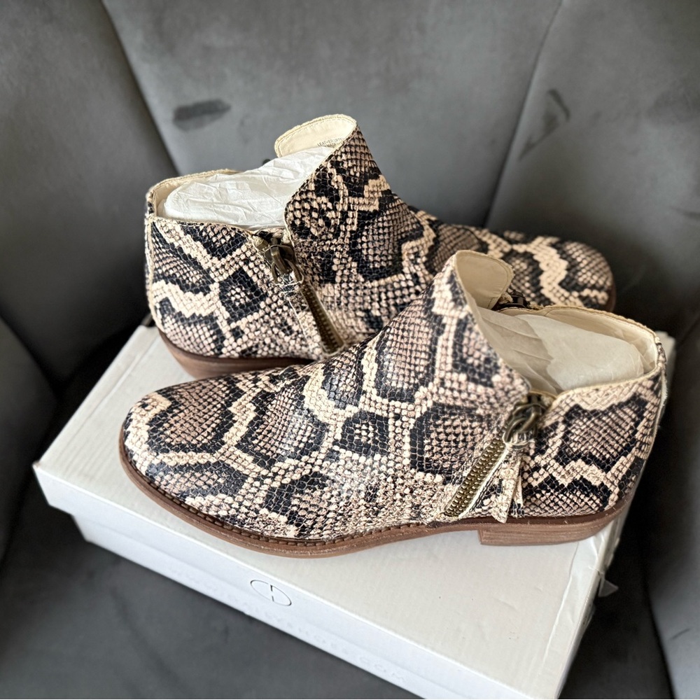 Gianni Bini Black/Cream Ankle Booties